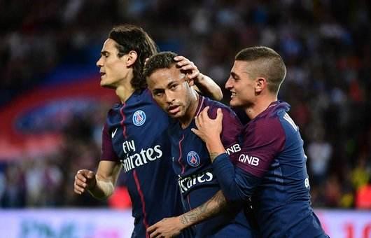  巴黎圣日耳曼主场大胜领跑积分榜  