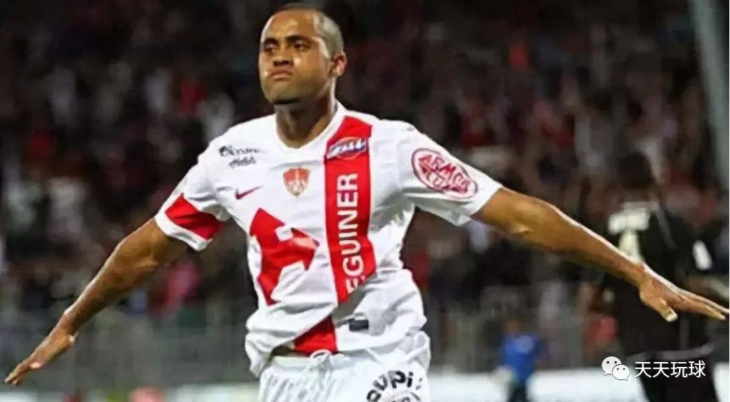  布雷斯特主场不敌弱旅 主教练帅位告急  